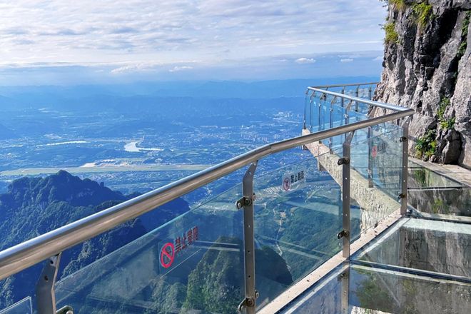 团队访谈：16个旅行场景的专业服务解码AG真人游戏平台张家界众腾国旅玲玲导游(图1)