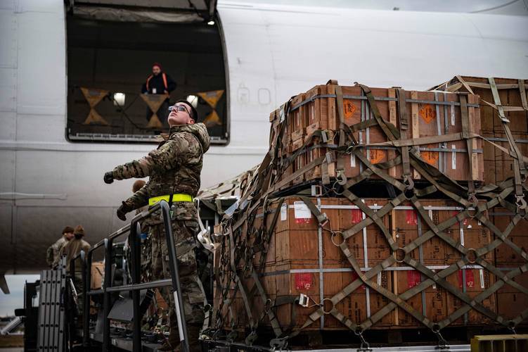 就是德国今年援助1万把步枪14万发炮弹AG真人游戏地址西方援助乌克兰最多的(图3)