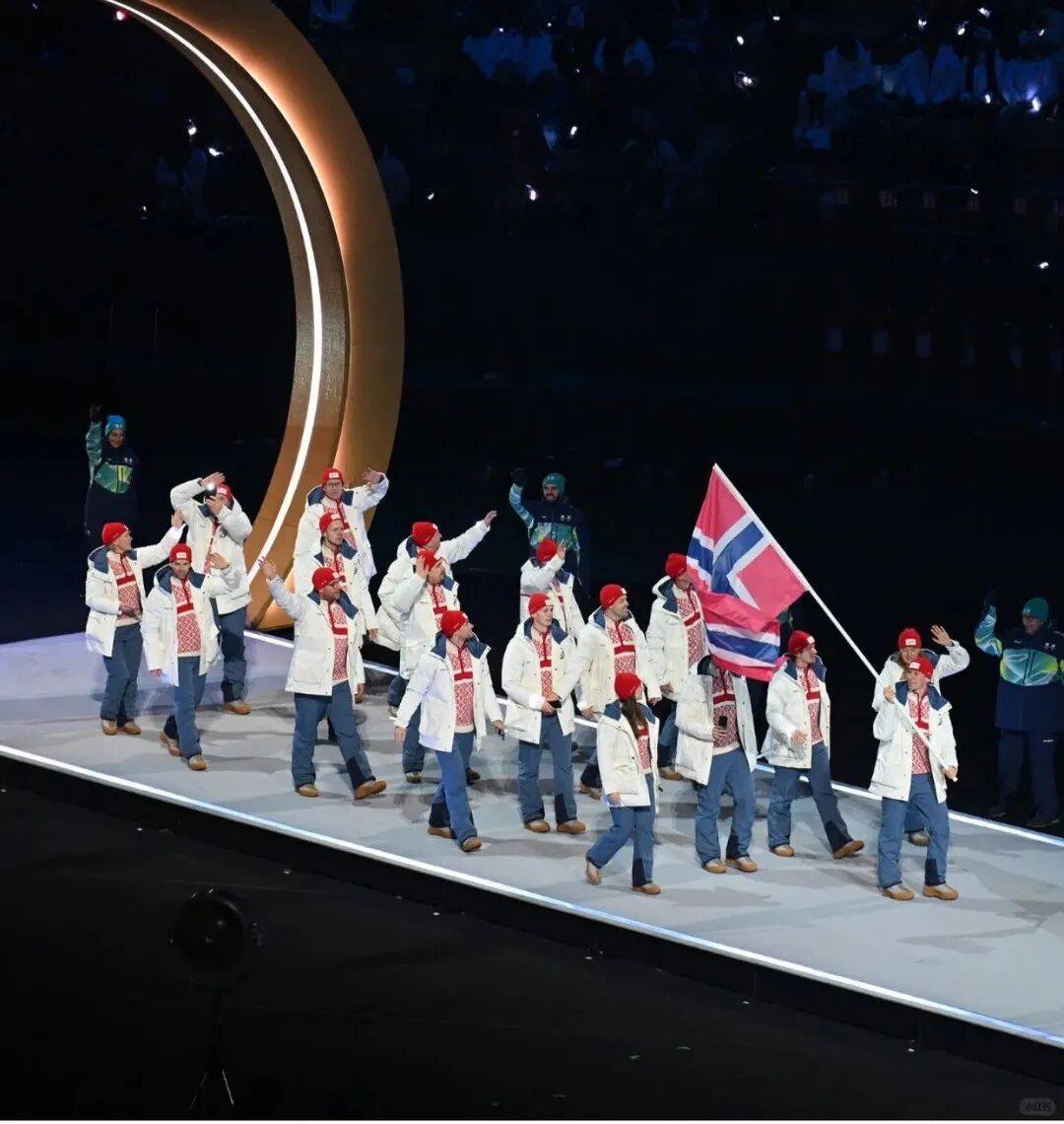 起眼的国家一出场全球网友的审美都统一了……AG真人旗舰厅冬奥会队服从夯到拉！这个不(图4)