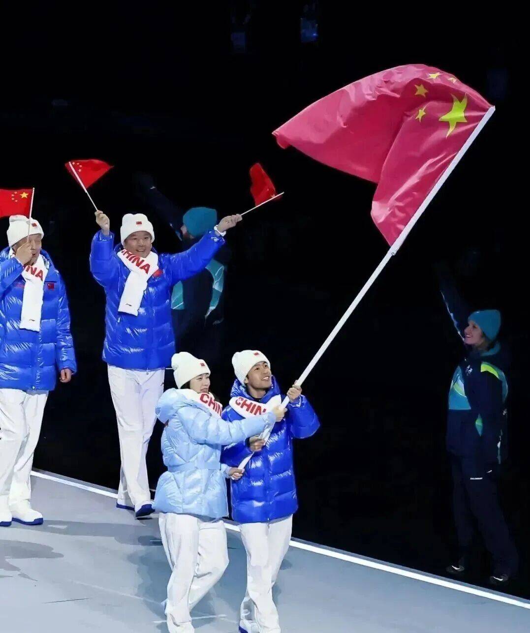 起眼的国家一出场全球网友的审美都统一了……AG真人旗舰厅冬奥会队服从夯到拉！这个不(图8)